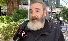 Πέθανε ο Σταύρος Ανωγειανάκης που κυκλοφορούσε στη Λαμία ως άστεγος για να ευαισθητοποιήσει τον κόσμο