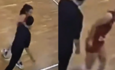 Προπονητής χτύπησε 13χρονη αθλήτρια βόλεϊ κατά τη διάρκεια αγώνα (vid)