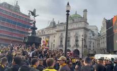 Κιτρινόμαυρη απόβαση στο Λονδίνο: Ο κόσμος της ΑΕΚ... ετοιμάζεται για Στάμφορντ Μπριτζ! (vids)