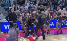 Χαμός με Μπαρτζώκα στους πανηγυρισμούς της Μπολόνια - Σπρωχνόταν με τους παίκτες! (vid)