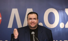 Λιποθύμησε στη ΓΑΔΑ ο Φίλιππος Καμπούρης – Μεταφέρεται στο «Γεννηματάς»