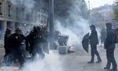 «Φλέγεται» η Γαλλία: Λεηλασίες, εισβολές σε δημαρχεία και ακρωτηριασμός διαδηλωτή