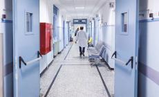 «Βουλιάζουν» στα χρέη τα νοσοκομεία – Νέες προειδοποιήσεις από την Ευρώπη για κυρώσεις