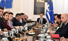 Τους έβαλαν στο στόχαστρο: Τα δύο πρόσωπα που εκνευρίζουν τη δεξιά πτέρυγα της ΝΔ
