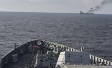 Στενά του Ορμούζ: Τάνκερ χτυπήθηκε από άγνωστο βλήμα – Ακολούθησε φωτιά στο πλοίο