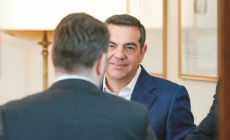 Εκεί που έχτισε ο Ανδρουλάκης: Ο Τσίπρας χτυπά στον πυρήνα του ΠΑΣΟΚ
