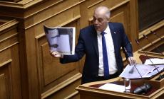 Τέμπη: Οργή συγγενών για τις νέες φωτογραφίες με οστά που «ανέβασε» ο Βελόπουλος